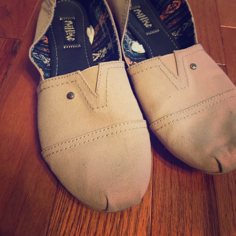 Pow pow slip on shoes size 9